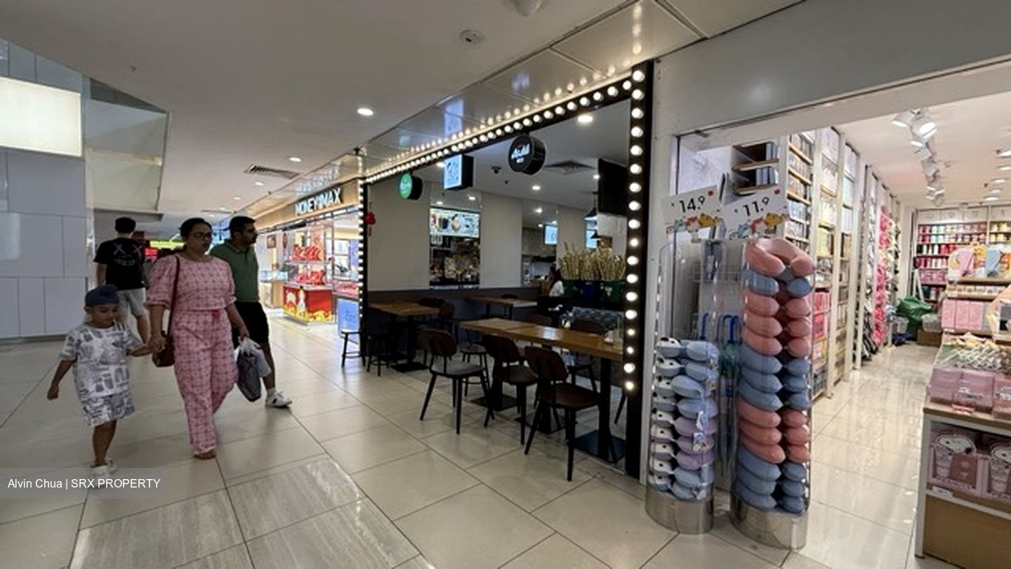 Lucky Plaza (D9), Retail #505303071